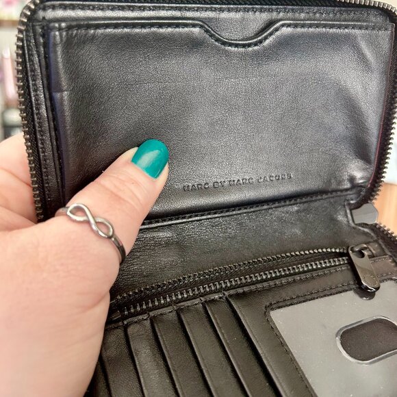 Marc by Marc Jacobs Wristlet Zip Wallet RARE Quilted Metallic Gray Silver - Picture 7 of 10